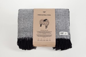 Koc wełniany Biało Czarny RURU 100% wełna z Nowej Zelandii Hop Design